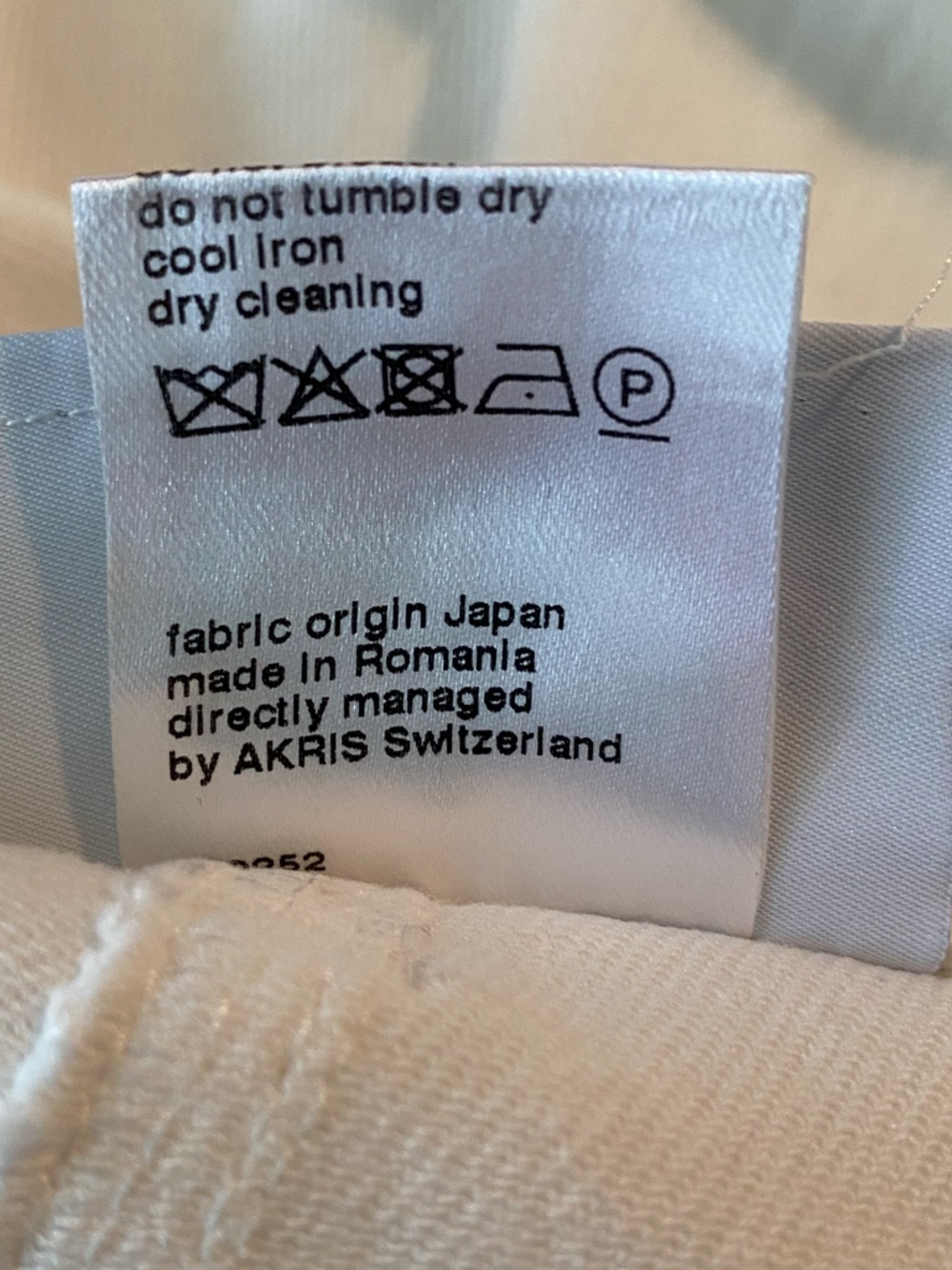 Akris punto slim leg ankle jean. EUC - Picture 11 of 11